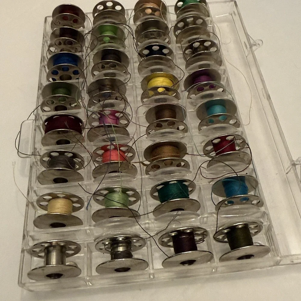 Vtg Sewing Machine Metal Bobbins 7 Hole Most w/Previous Thread Lot of 32 - Picture 6 of 8
